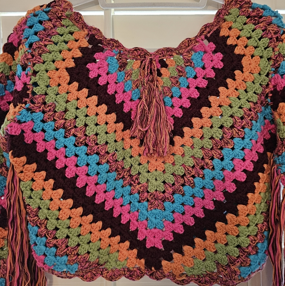 VINTAGE SPELL & THE GYPSY COLLECTIVE Joni Crochet Long Sleeve Fringe TopπβοΈπ - Picture 5 of 17
